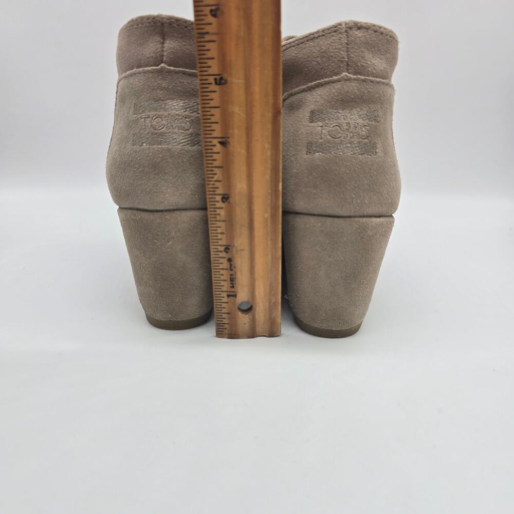 Toms Suede Lace-Up Wedge Ankle Booties 8.5 Casual chic Heeled Taupe Almond Toe - Picture 4 of 8